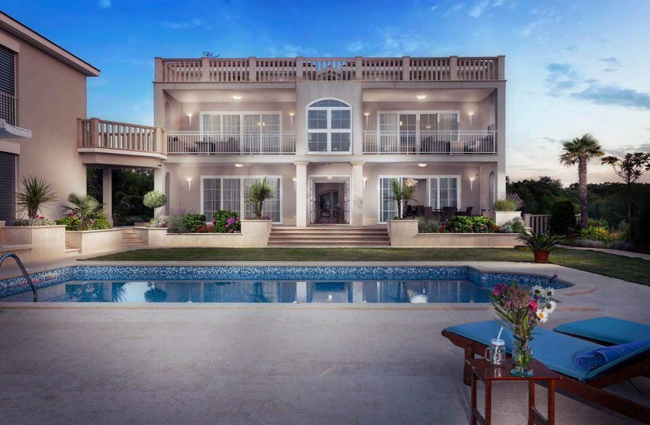Luxury Rooms Vila Carissa Malinska Exterior photo